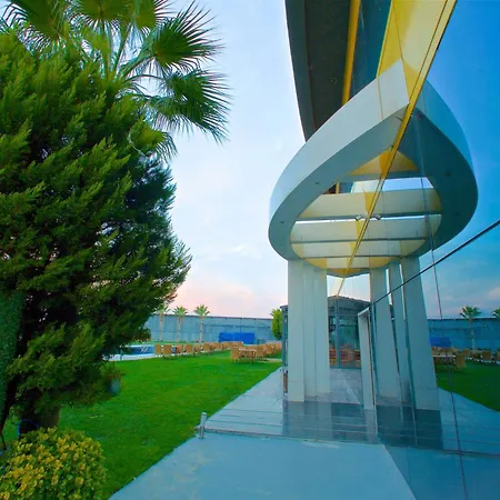 Ramada By Wyndham Hotell 4*