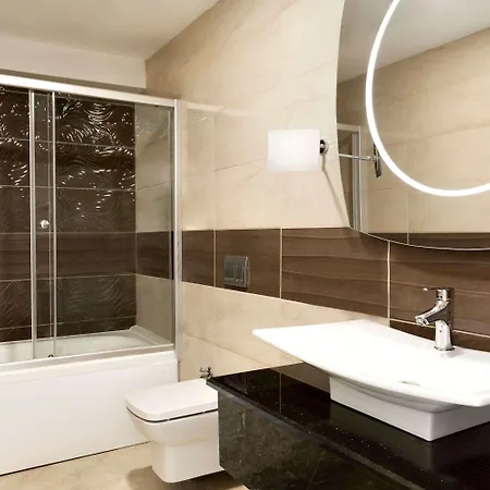 Ramada By Wyndham מלון 4*