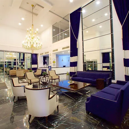 Ramada By Wyndham מלון 4*