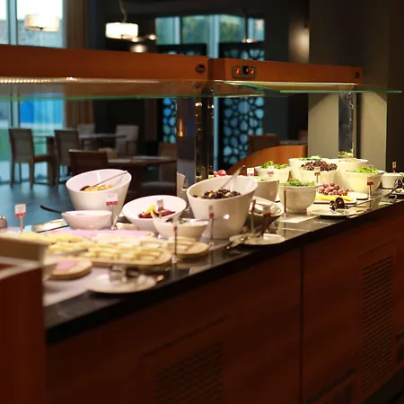 Otel Ramada By Wyndham 4*