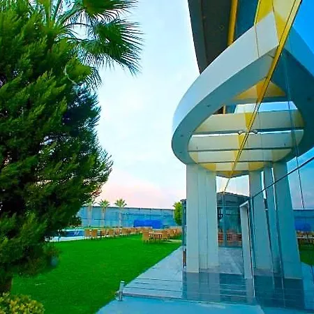 Ramada By Wyndham Otel