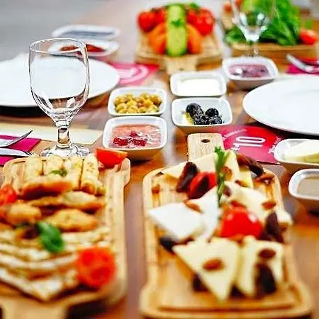Ramada By Wyndham Otel 4*